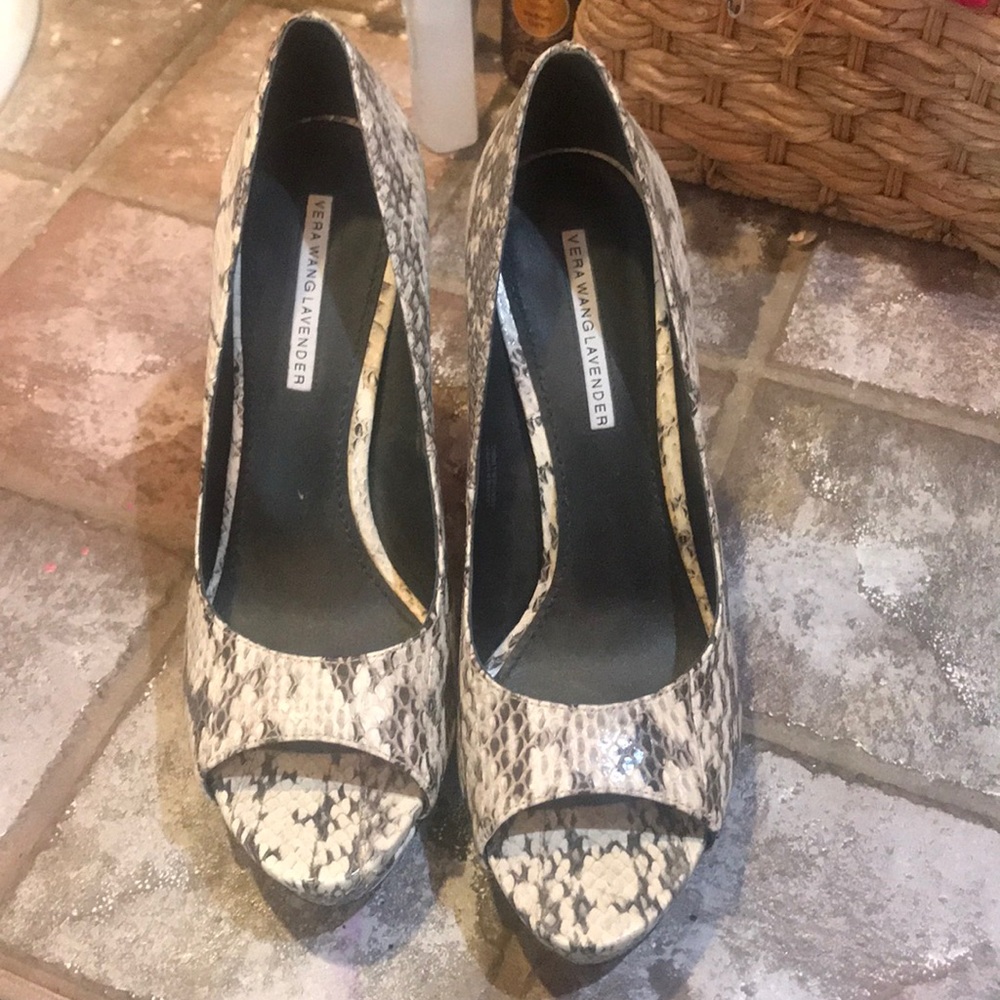 Vera Wang Lavender brand size 7.5 Snakeskin pumps